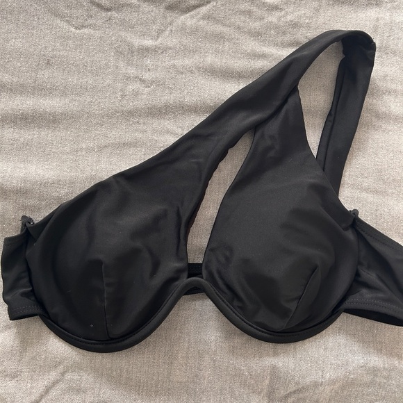 Woman’s Bikini Top- NWOT - Picture 2 of 4